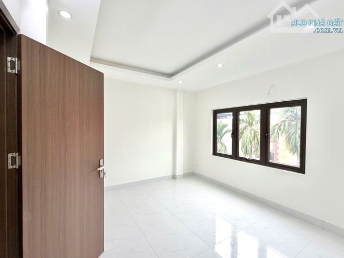 NHÀ MỚI -  5 TẦNG - NGÕ Ô TÔ - NGÕ THÔNG - NHỈNH 4 tỷ - 5