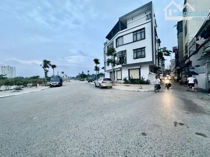 Siêu Hiếm Ngọc Thuỵ 58m2-5 tầng-Mt 5m-hơn 14 tỷ-THANG MÁY-VĨA HÈ-PHÂP LÔ Ô TÔ TRÁNH-GARA - 5