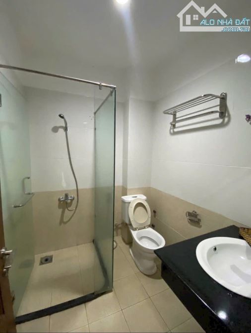 Cho thuê khách sạn khu Phố Tây gần biển Nha Trang - 5