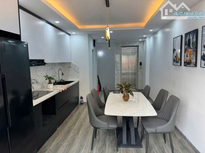 Bán nhà dân xây ở Xuân La Tây Hồ - 38m - Ô tô lùi cửa - 5 tầng - Có Thang máy - Full nội t - 5