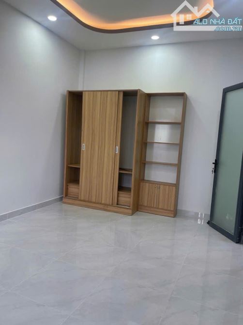 GẤP BÁN NHÀ QUẬN 9, NHÀ 2TẦNG LÔ GÓC 2MẶT TIỀN DT46M NGAY CHỢ ĐÊM MAN THIỆN NHỈNH 4TỶ TL - 5