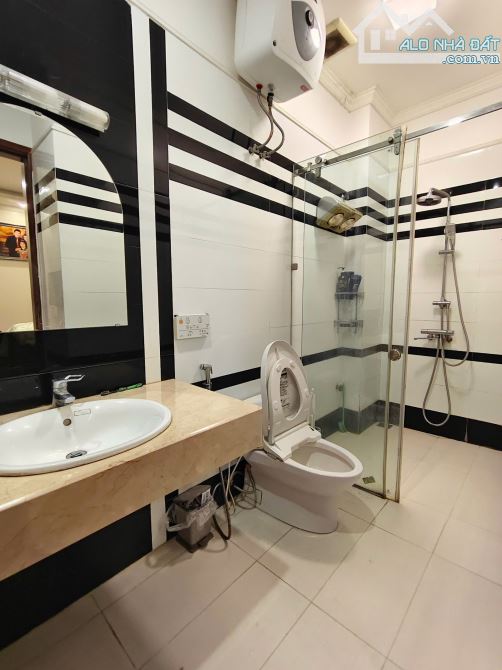 Bán nhà 4,5 tầng khu phân lô đường Lê Hồng Phong, sau lẩu dê Phượng Chi, dt 105m2, mt 7m - 5