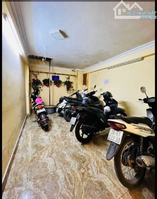 Bán tòa CHDV Trần Khát Chân 8 tầng thang máy13 phòng full nội thất, tương lai ra phố,12 tỷ