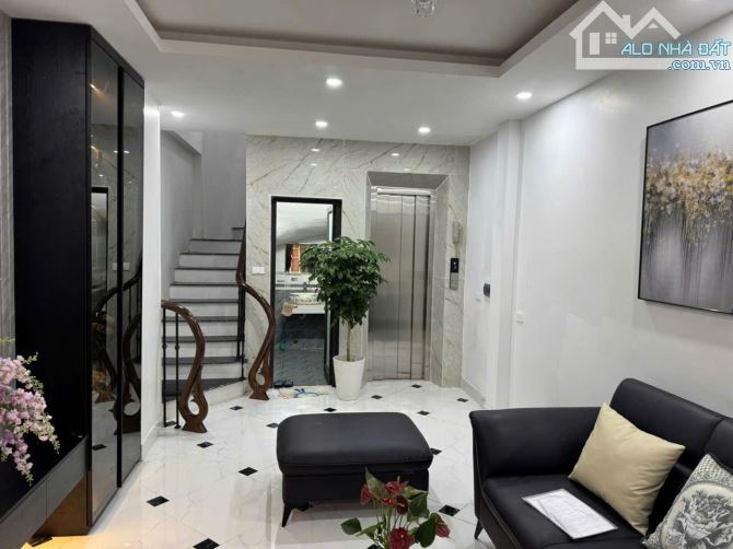 Bán nhà dân xây ở Xuân La Tây Hồ - 38m - Ô tô lùi cửa - 5 tầng - Có Thang máy - Full nội t - 6