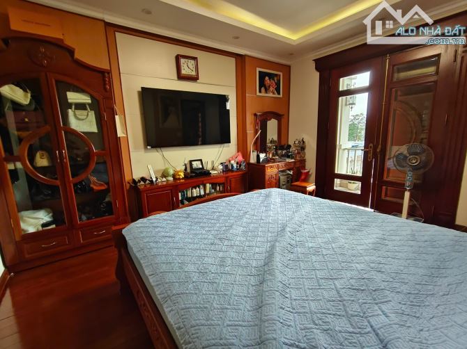 Bán nhà 4,5 tầng khu phân lô đường Lê Hồng Phong, sau lẩu dê Phượng Chi, dt 105m2, mt 7m - 6
