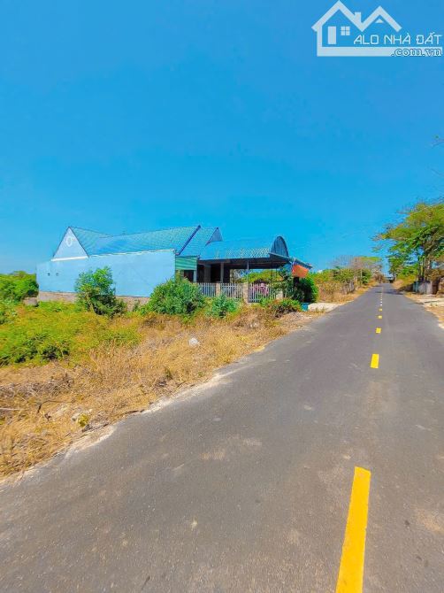 LÔ ĐẤT ĐẸP BIỂN BÌNH CHÂU, GẦN KDL SUỐI NƯỚC NÓNG, SẴN THỔ CƯ, CÁCH BÃI TẮM 1.5KM - 7