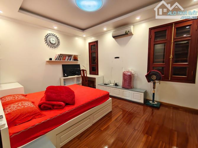 Bán nhà 4,5 tầng khu phân lô đường Lê Hồng Phong, sau lẩu dê Phượng Chi, dt 105m2, mt 7m - 7
