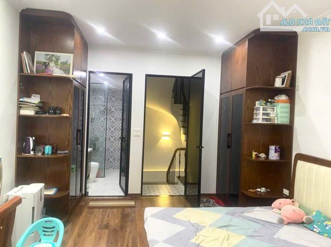 Định Công Thượng - 8 Tỷ - Nhà dân - Ô tô vào nhà - Mặt tiền bề thế - Full nội thất Vip. - 8