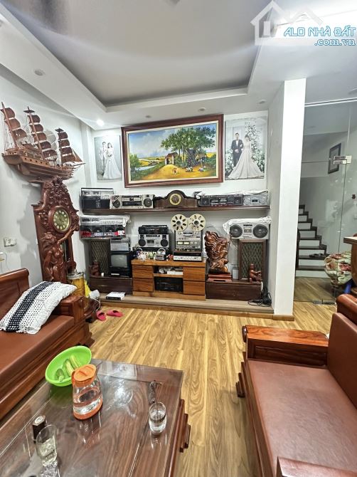 ĐƯỜNG LÁNG, ĐỐNG ĐA GARA, ÔTÔ TRÁNH GẦN PHỐ KD VIP ĐẸP SỔ ĐẸP 50m2 5T MT ĐẸP 5.2m, 18 TỶ 5