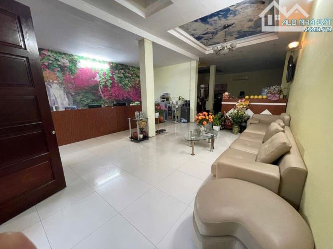Bán Biệt thự 147m2 ở Phùng Khoang;Giá 31 tỷ;LH Phú Trần - 1