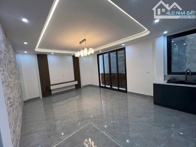 Bán Nhà Phố Yên Hoà-Lô Góc, Khu Vực Sầm Uất-Diện tích 34m, Mặt Tiền 5- Giá 9.2 Tỷ