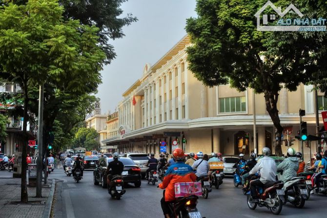 Mặt phố Hàng Bài, Hoàn Kiếm, Hà Nội. 2290m2, 3 tầng, mt 38m