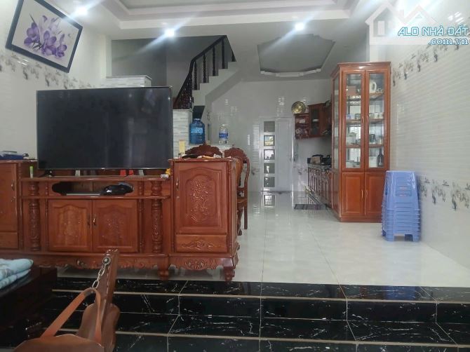 Bán nhà 1 trệt 2 lầu mặt tiền đuờng Nguyễn Minh Đuờng,Đạo Thạnh tp Mỹ Tho