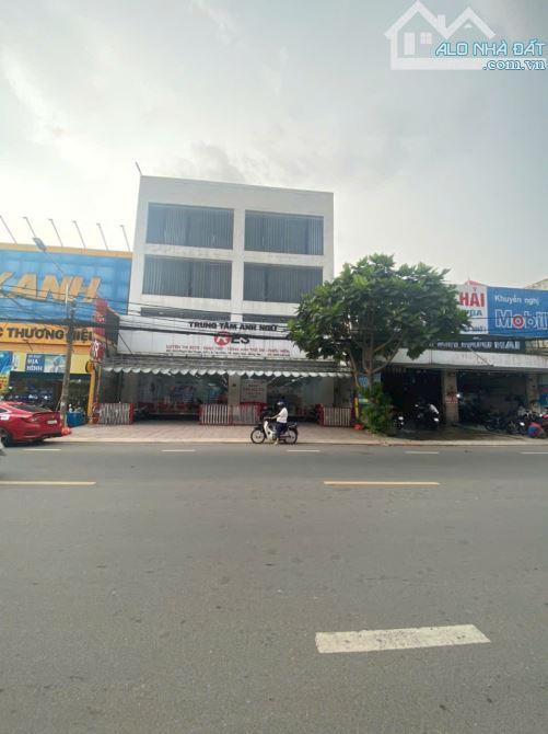 Bán tòa nhà 4 tầng mặt tiền đường Phạm Văn Thuận, TP. Biên Hòa