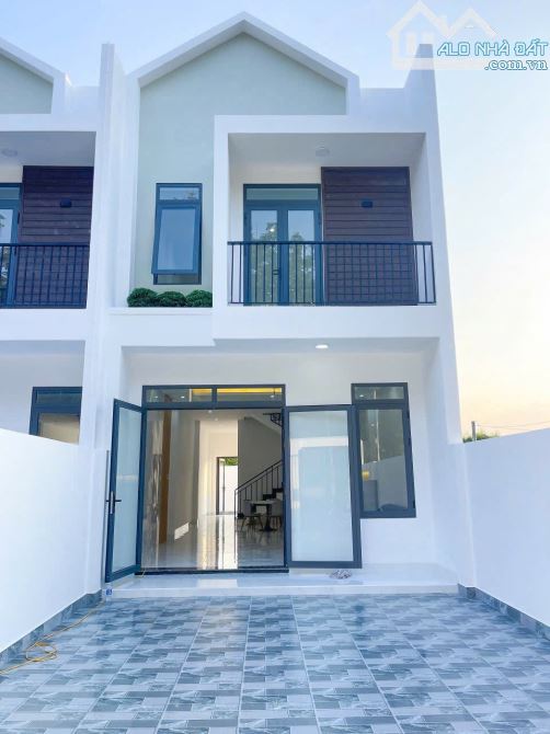 Nhà siêu hiện đại sổ riêng thổ cư đầy đủ nội thất, cách trục đường chính 50m