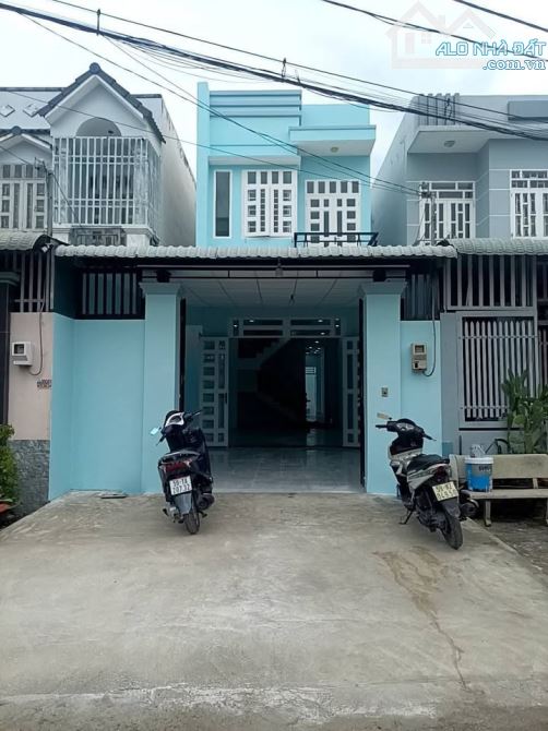 Mình cần bán gấp căn nhà mặt tiền đường nhựa Tân Hiệp Hóc Môn