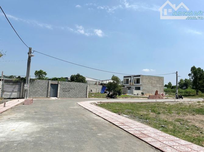 Hot! Chủ bung 2 lô liền kề 10x30m sổ hồng riêng thổ cư