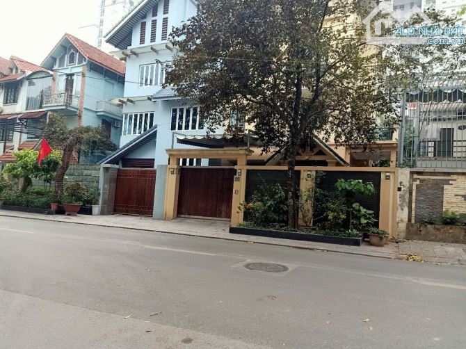 Cho thuê biệt thự Mỹ Đình 2 200m2 4 tầng full nội thất giá 50 triệu