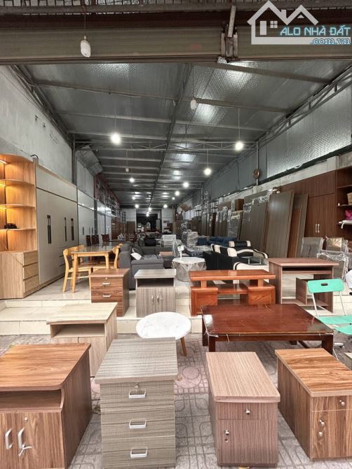Bán đất tặng nhà mặt phố Ngô Gia Tự 310m 2 tầng đang kinh doanh đồ gỗ nội thất hơn 40 tỷ