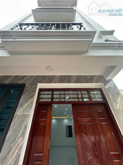 Ai làm gần khu CIPUTRA thì liên hệ em gấp không bỏ lỡ siêu phẩm nhà 5 tầng sổ cc chỉ 6.95ỷ