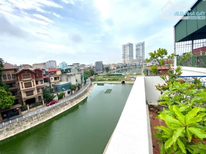 Bán gấp nhà Ngọc Lâm view hồ Tai Trâu,65M,MT 4.5M,KD đỉnh,ô tô tránh.Hơn 15 tỷ