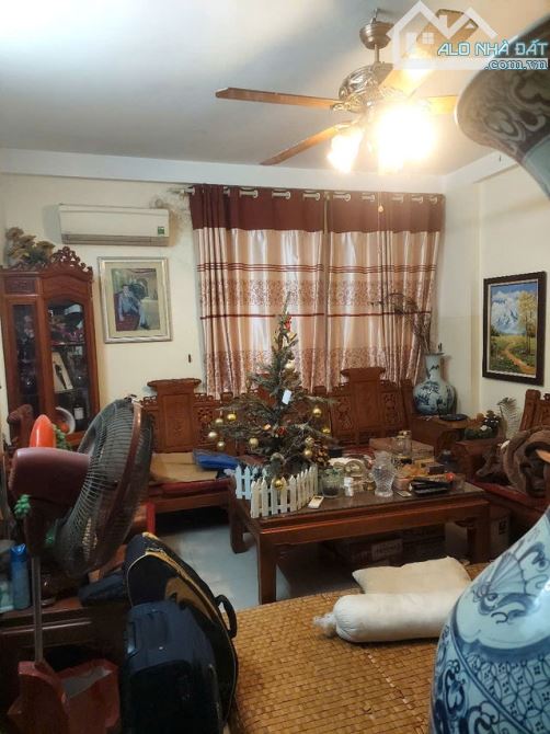 Bán nhà đẹp phố Ngọc Khánh, Ba Đình, 33m2 giá chỉ hơn 7 tỷ