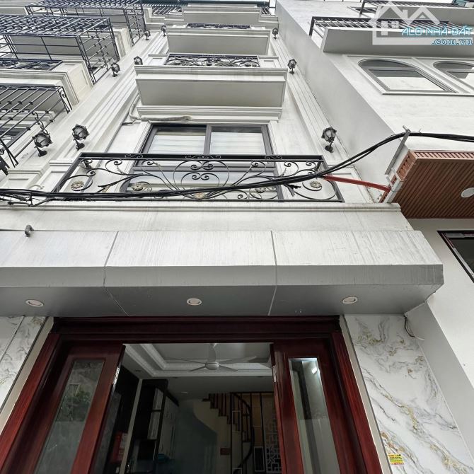 💥 CHỈ HƠN 7 TỶ SỞ HỮU NHÀ LÔ GÓC PHỐ VIP NGUYỄN SƠN – GẦN NGUYỄN VĂN CỪ – Ô TÔ ĐỖ CỬA