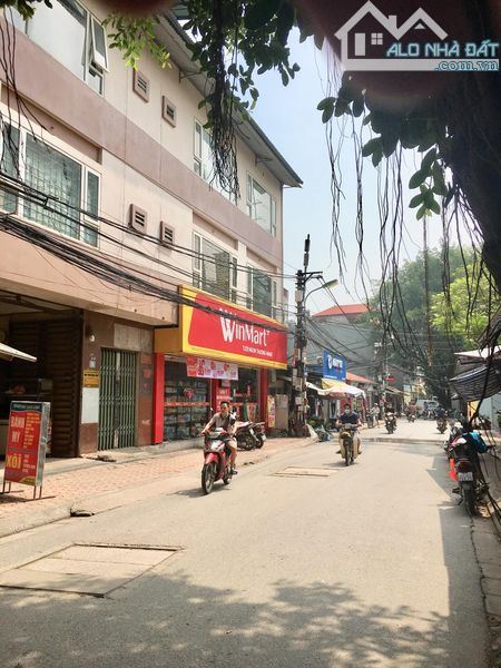 Nhà đường đôi Phú Thượng đối diện Ciputra ô tô trong nhà, dt 80m2, mt 7m, 8 tầng thang