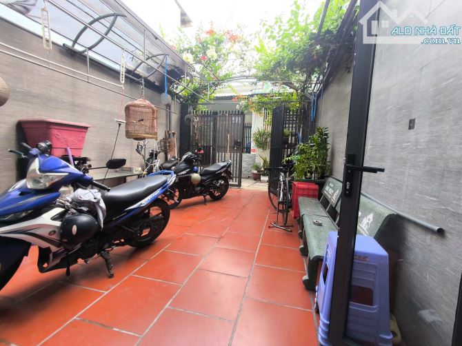 Bán nhà 2 tầng ngang 10 dt 120m2 ngay Trung Chánh hóc môn 3pn giá 5tỷ.
