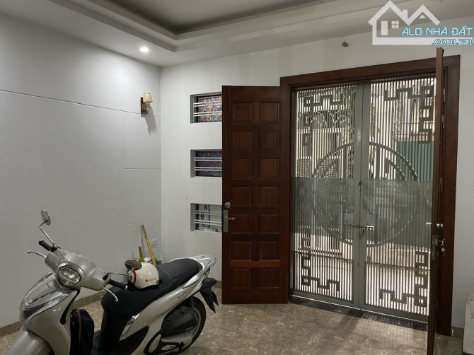 Bán nhà chính chủ phố Định Công,60m2,4T,mt4m,gần phố, ở sướng.