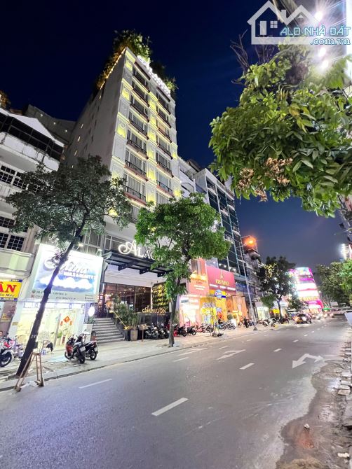 Siêu hiếm! Bán nhà 2MT đường Lý Tự Trọng ngay chợ Bến Thành, Quận 1, (7.15x20m), HĐT 200tr