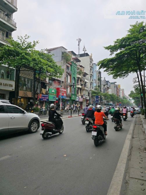 Mặt phố Tây Sơn 80m2, 4 tầng, 32 tỷ giá rẻ không có căn thứ 2, kinh doanh đỉnh, gần hồ