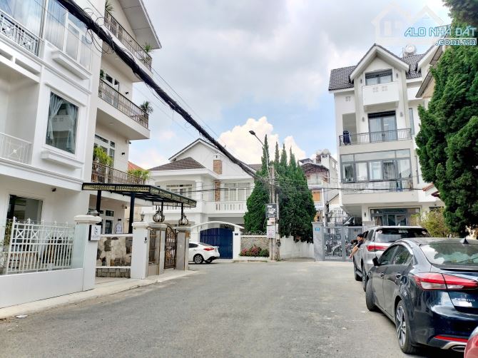 NHÀ HOÀN CÔNG GẦN CHỢ BÙI THỊ XUÂN TP ĐÀ LẠT