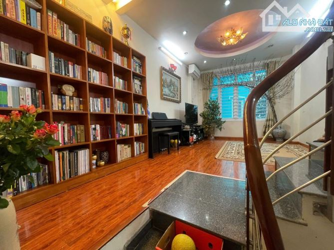 Bán nhà 6 tầng Hào Nam, chỉ 5,2 tỷ