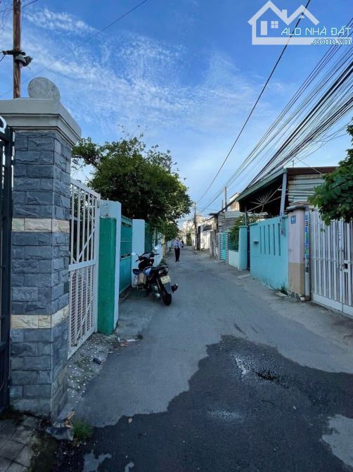 Bán nhà 2 lầu đường ô tô sổ riêng thổ cư ngay chợ Biên Hoà giá chỉ hơn 3tỷ
