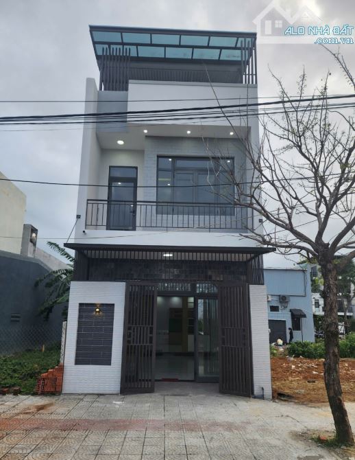 Cho thuê NHÀ MỚI 2 tầng + 1 tum Cồn Dầu 12