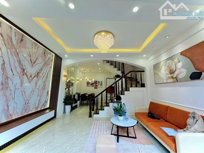 Bán nhà riêng đường Trương Định quận Hoàng Mai 35m x 4T giá 6.8 tỷ, nhà đẹp, đủ đồ