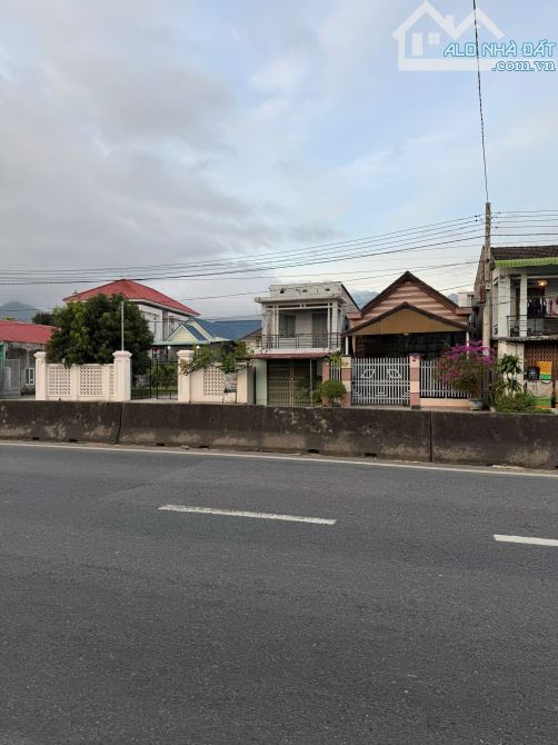 Cần bán lô đất có sẵn nhà mặt đường quốc lộ 1A khu an toàn Cam Hoà phù hợp kinh doanh