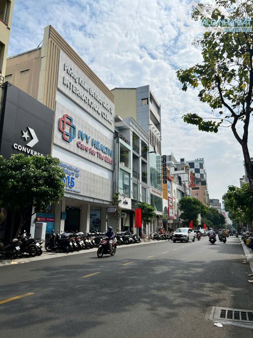 Bán nhà MT đường Thủ Khoa Huân ngay chợ Bến Thành, Quận 1, (7x20m), 4 tầng, HĐT 200 triệu