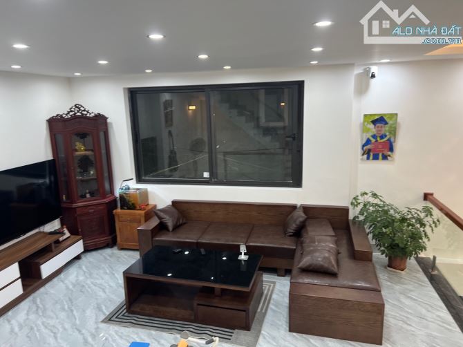 Chính chủ nhờ bán nhà Đội Cấn, Ba Đình, gần ô tô, 38m, 5 ngủ, 8 tỷ