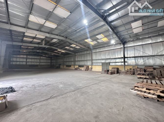 1800m kho xưởng khu sát Vĩnh Tuy cần cho thuê, container vào, 130k/m