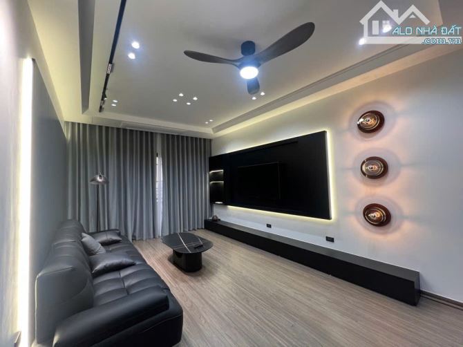 TUYỆT PHẨM NGỌC LÂM 48M - 5 TẦNG, Ô TÔ ĐỖ CỬA HÀNG XÓM MIPEC, - HƠN 11 TỶ