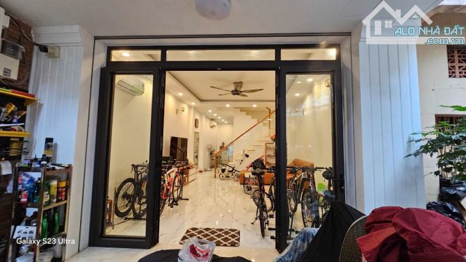 Cần bán nhà Trần Hưng Đạo - Quận 1 - 5x15m ( 2 lầu) - Nở hậu - Giá 19,9 tỷ