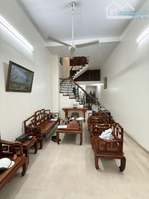 BÁN NHÀ PHÂN LÔ HOÀNG CẦU ĐỐNG ĐA,52M2 x 5 TẦNG,O CHƠF THANG MÁY- VỈA HÈ KINH DOANH.