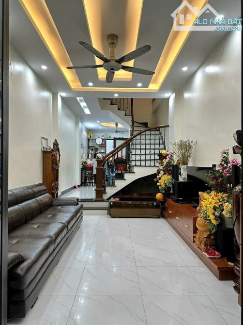Nhà đẹp 4 tầng sát cạnh KĐT HUD Vân Canh, 4 tầng vỉa hè rộng ,đường 2 ô tô tránh