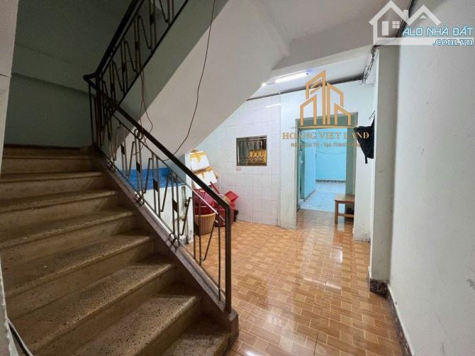 Bán nhà 1 trệt 3 lầu mặt tiền Hoàng Diệu Dt:4x24m (nở hậu)  (thổ cư: 100%) hướng: bắc - gi