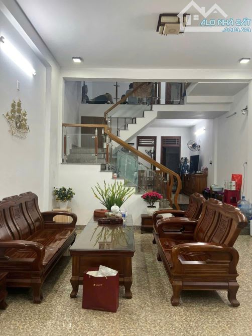 Cần bán nhà 2 tầng mặt tiền đường nguyễn lương bằng