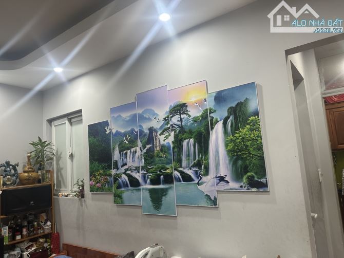 Bán căn hộ mặt phố Nguyễn Quốc Trị, 65m2, 2PN, 2VS, 2Ban công, Khách Bếp. Giá chào: 4,2 tỷ