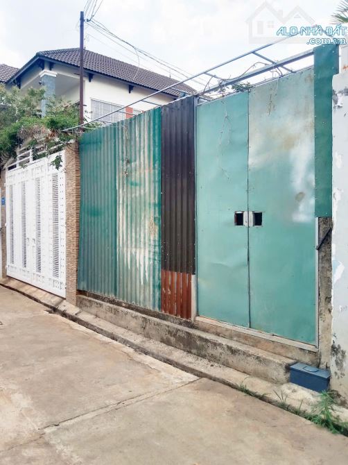 Đất hẻm 102 nguyễn tất thành. 2 tỷ590. Hướng đông nam