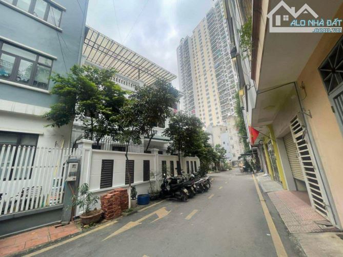 BIỆT THỰ CAO CẤP MỘ LAO HÀ ĐÔNG, LÔ GÓC, Ô TRÁNH VỈA HÈ, 157M2- 3 TẦNG- MT 22M- GIÁ 32 TỶ